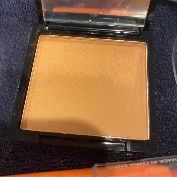 New makeup bundle - Picture 8 of 10